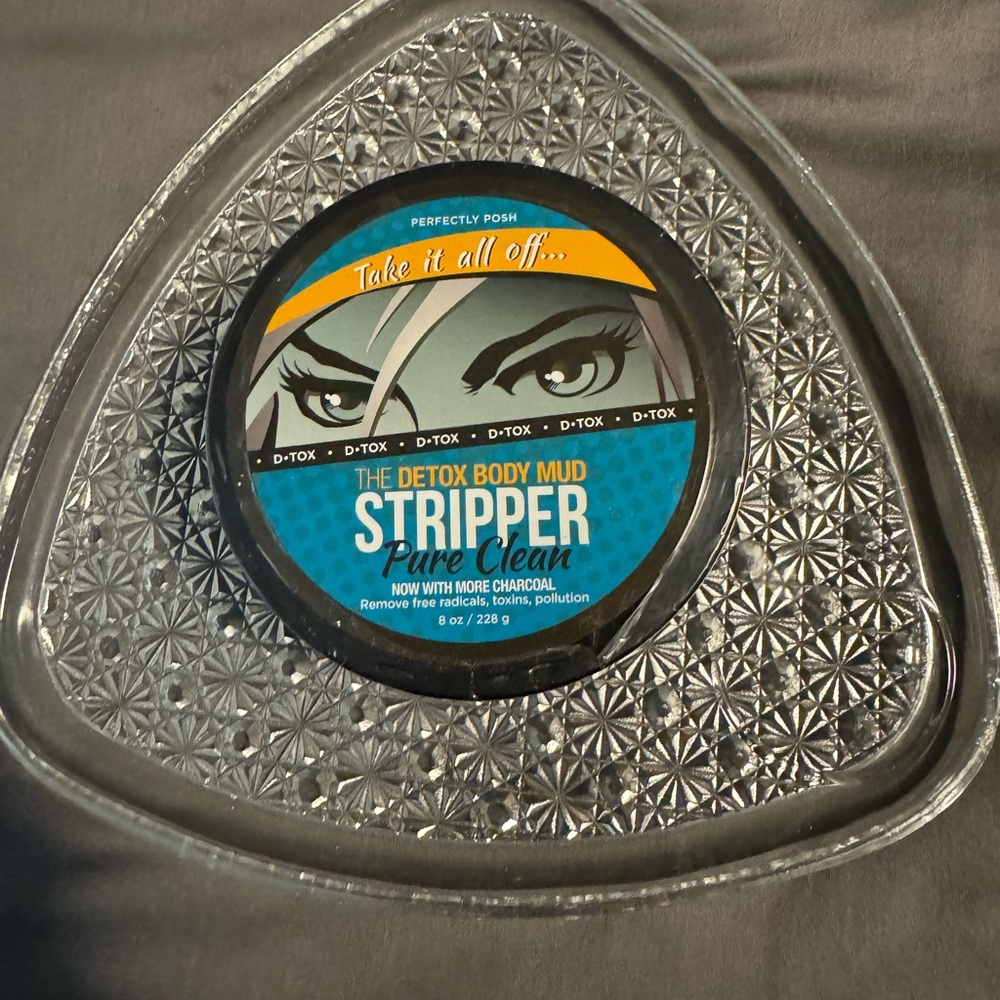 Perfectly Posh Stripper Detox Mud with Black and Blue Design